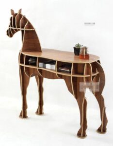 Meuble en carton design cheval