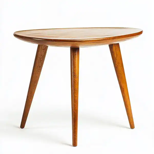 Table triangulaire a 3 pieds