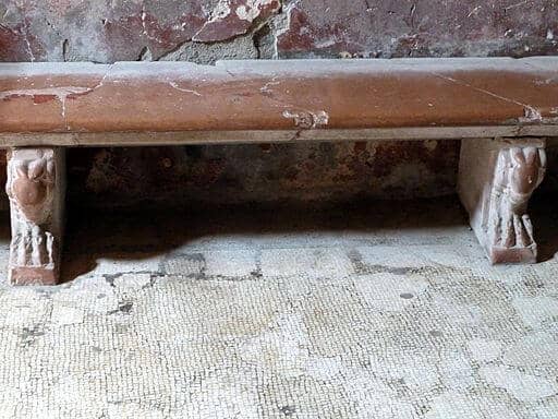 Banc des thermes pour femmes d'Herculanum