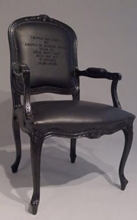 Louis XIV fauteuil opnieuw bekleed in zwart leer