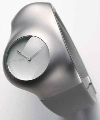 Montre HU de Ross Lovegrove chez Issey Miyake