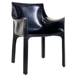 Fauteuil Cab 413 en cuir noir de Mario Bellini chez Cassina