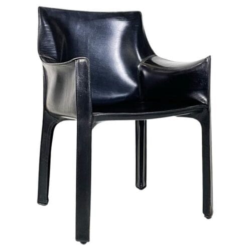 Fauteuil Cab 413 en cuir noir de Mario Bellini chez Cassina