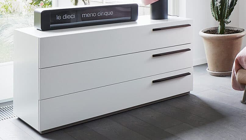 Commode design blanche trois tiroirs Bonaldo