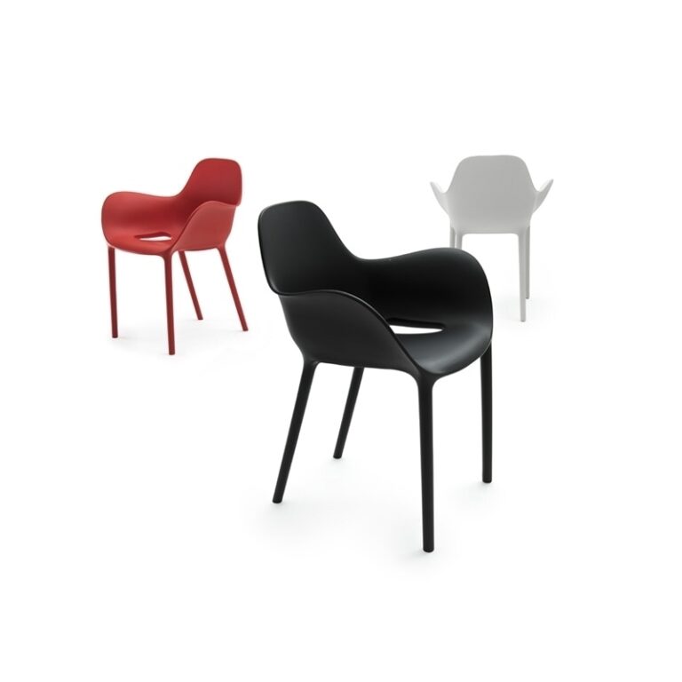 Fauteuils Sabinas rouge noir gris de Javier Mariscal chez Vondom