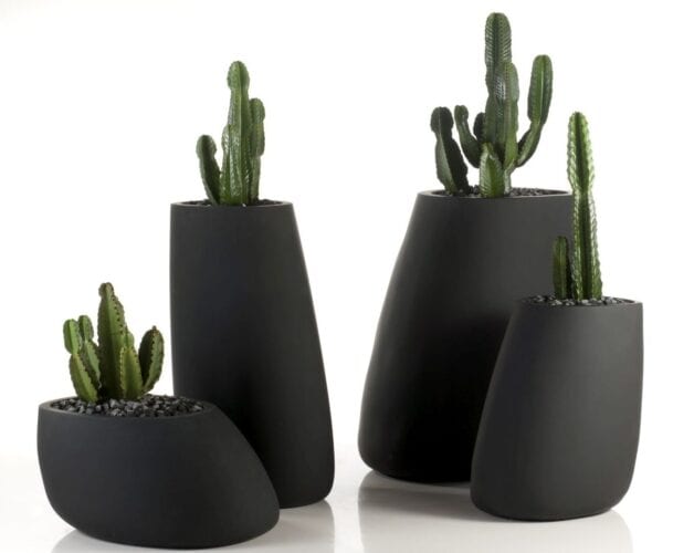 Pot de fleur Stone noir Elisa Gargan et Stefano Giovannoni Vondom