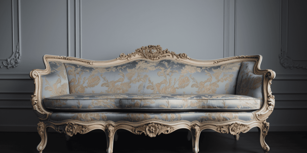 Gerenoveerde Louis XV bank met blauwe en gouden neoklassieke stof en gepatineerd lakwerk