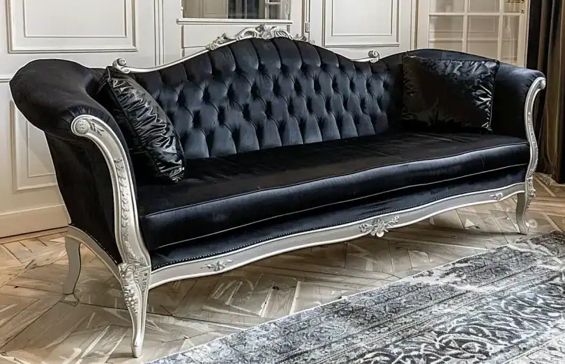 Pompadour sofa bekleed met zwart satijn