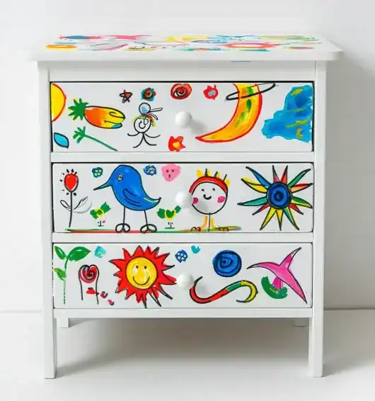 Commode Ikea redecoree avec dessins denfant e1724354150249