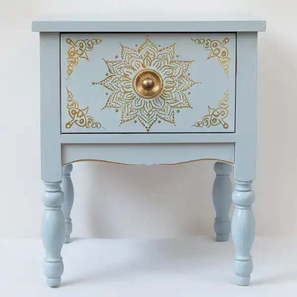 Table de chevet bleu pale deco mandala dore
