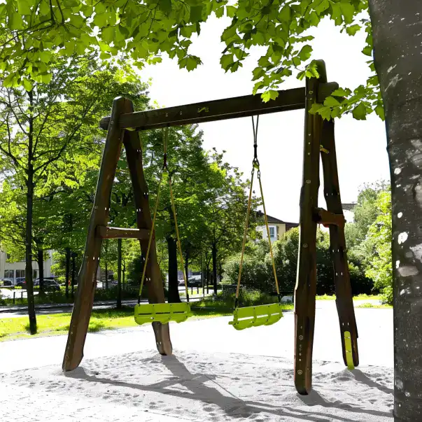 Une balancoire en bois