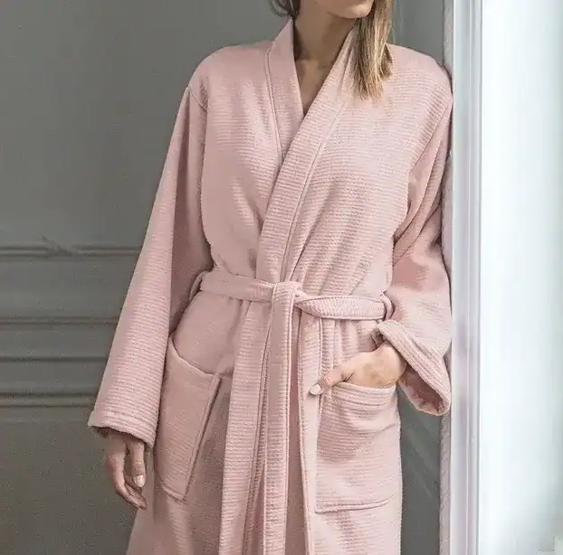 Peignoir pour femme Anne de Solene en coton bio rose e1722680542320