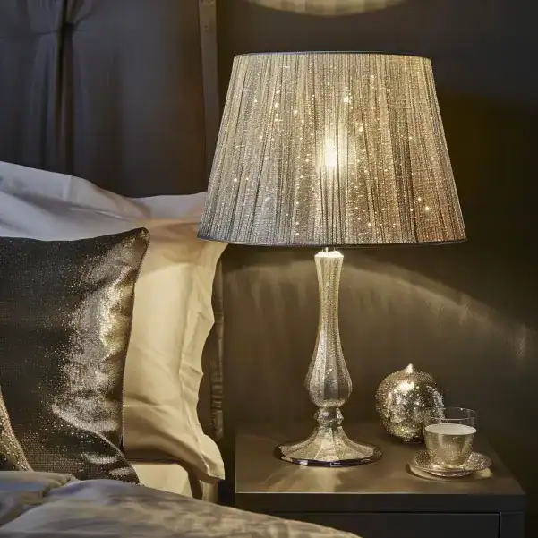 Abat-jour décoré avec du fil fantaisie argent et or