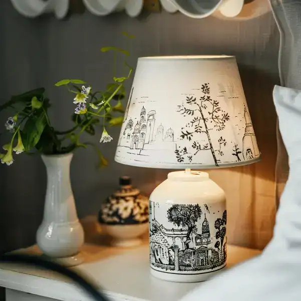 Lampe de chevet blanche dessin à l'encre