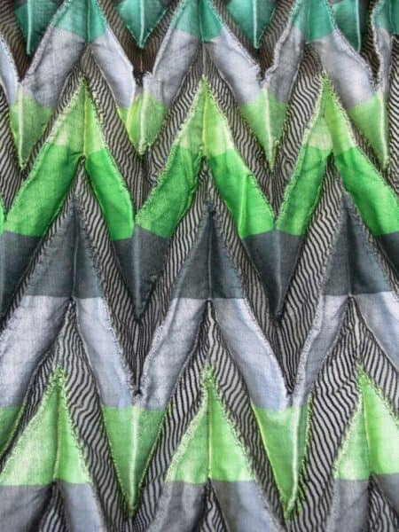 Tissu gris et vert en matériaux recyclés - Angharad McLaren
